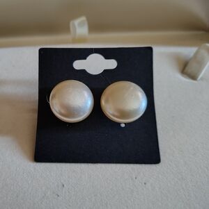 Vintage 1940s  RICHELIIEU Moonglow Faux Pearl Screw Back Earrings